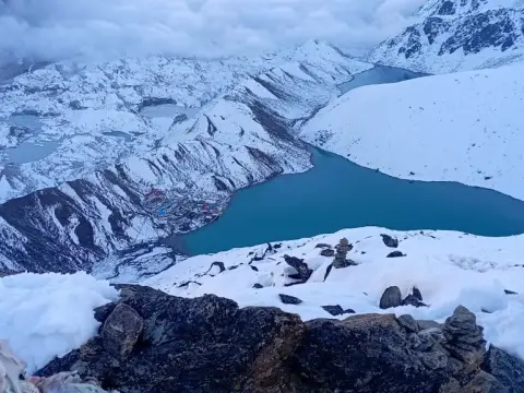 Exploring Gokyo Lakes and Everest Base Camp Through Cho-La Pass